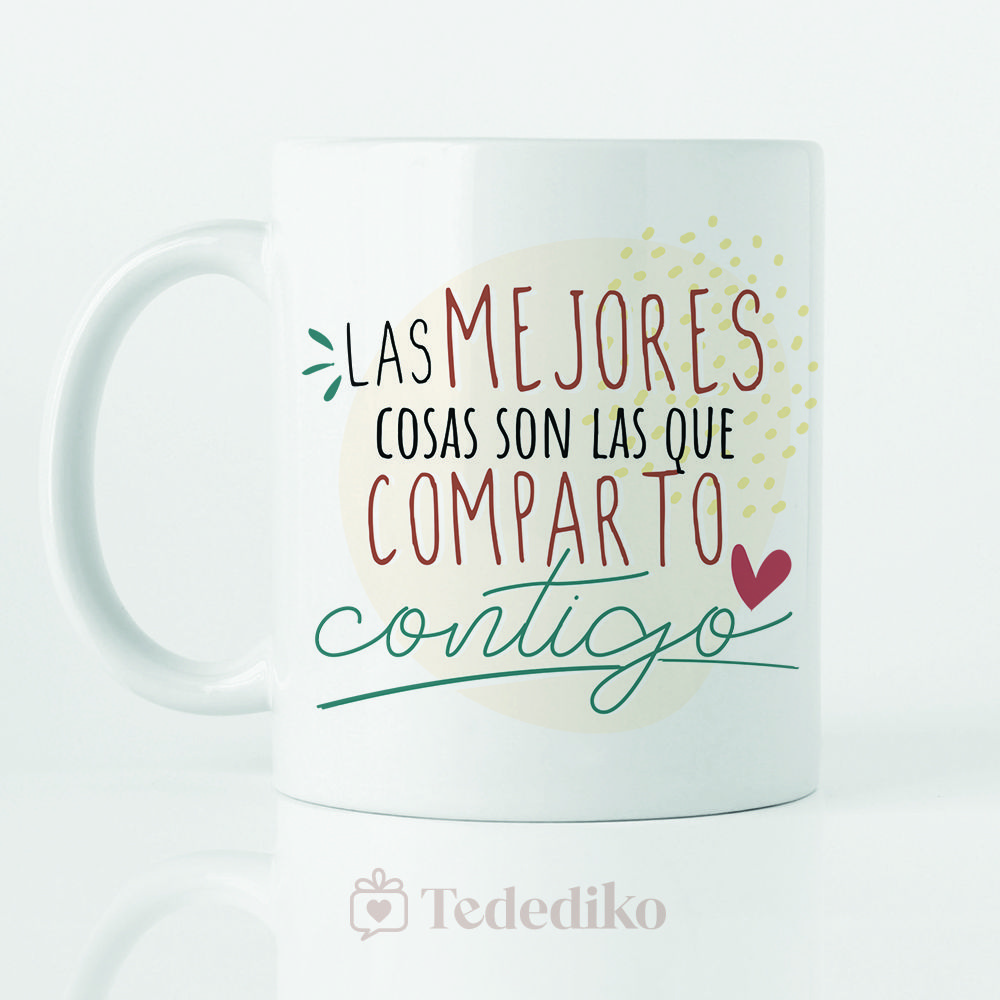 Taza de cerámica blanca, con estampado a color que dice " Las mejores cosas son las que comparto contigo"
