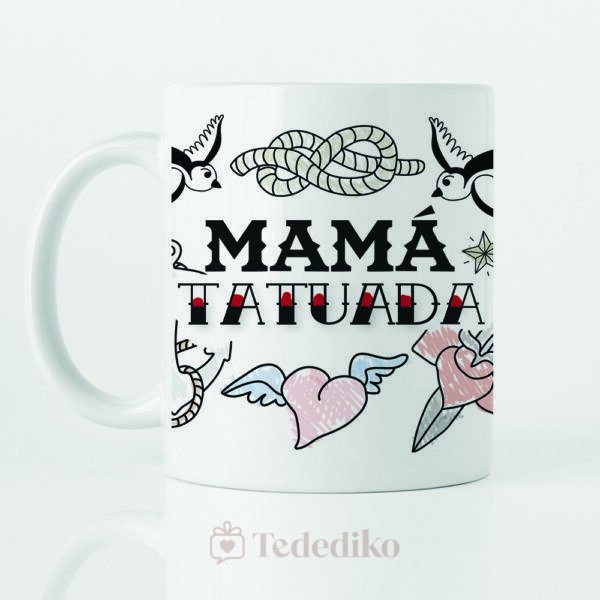 Taza cerámica blanca con estampado a color tipo old school con el texto " Mamá tatuada" Para regalar el día de la padre especialmente para madres tatuadas.
