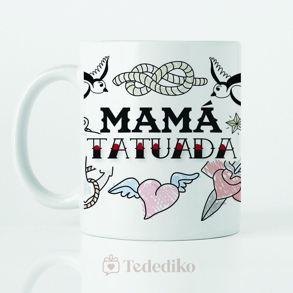 Taza cerámica blanca con estampado a color tipo old school con el texto " Mamá tatuada" Para regalar el día de la padre especialmente para madres tatuadas.