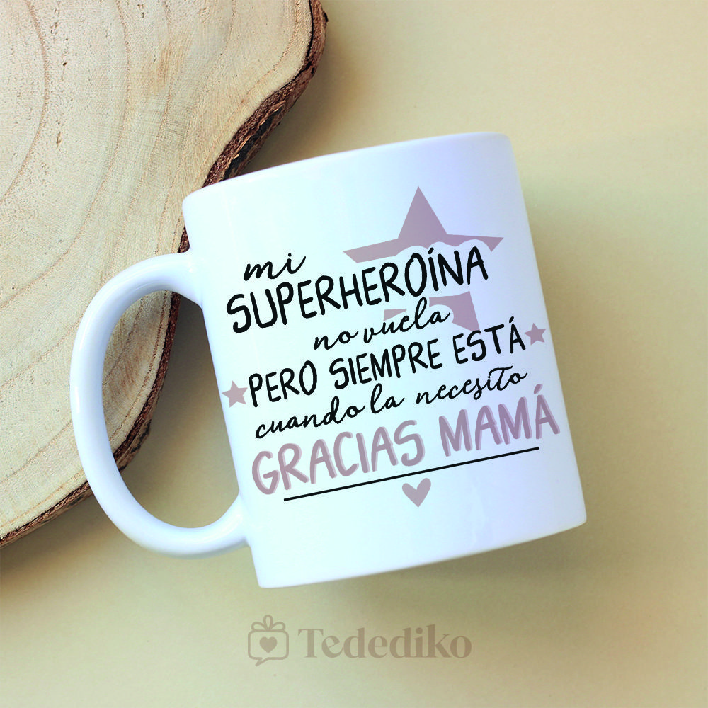 Taza para el día de la madre. Superheroina. Mamá. Coleres rosados.
